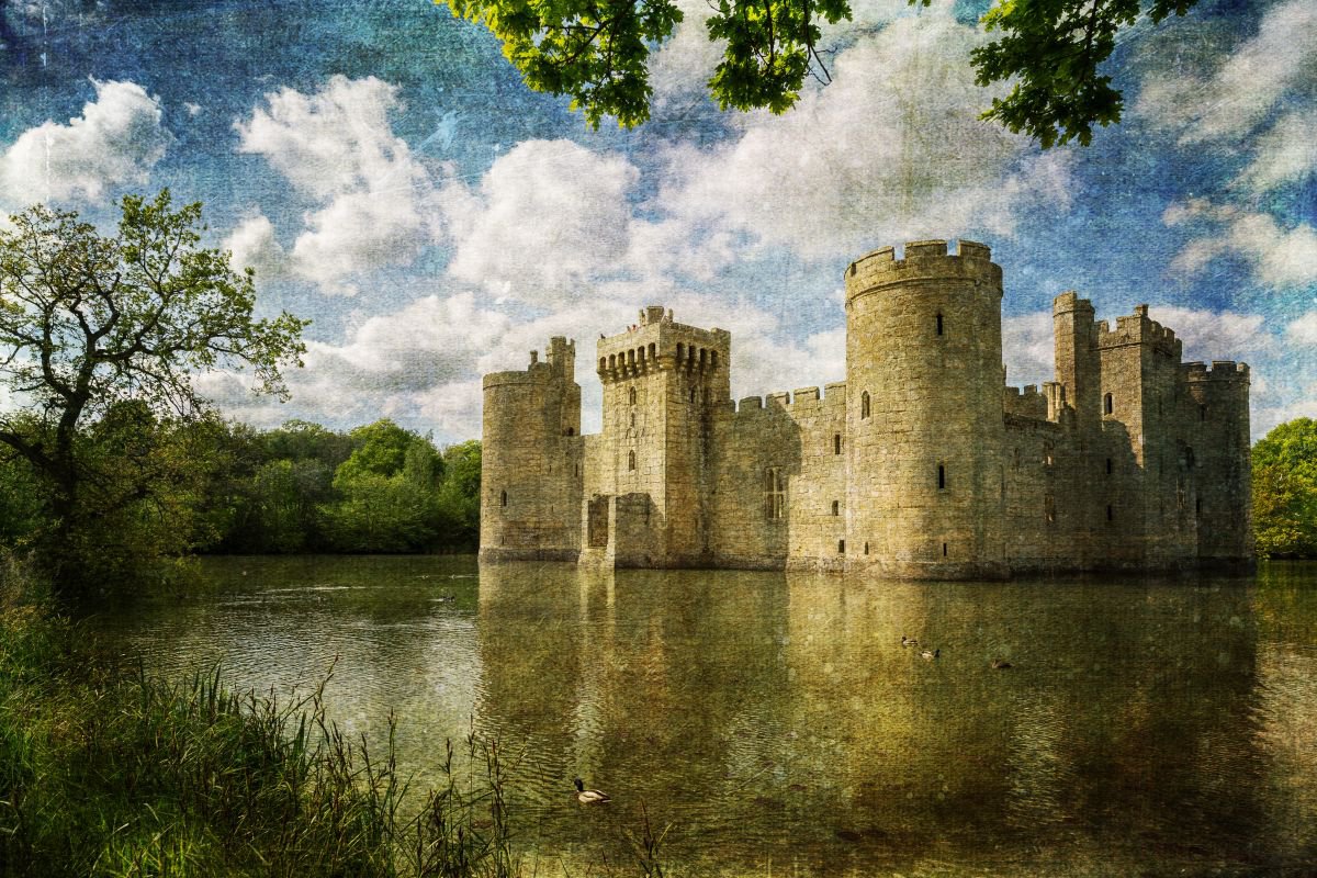 Bodiam Castle by Kevin Standage