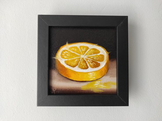 Little lemon slice still life