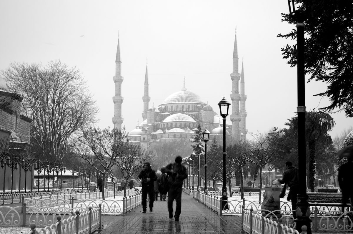 Photorealistic Cityscapes Photograph By Serge Horta, 24 X 17", Winter Day In Istanbul, Original Artwork