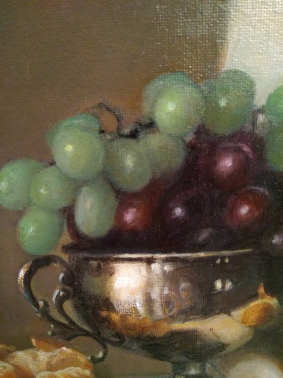 Bowl With Grapes And Tangerines