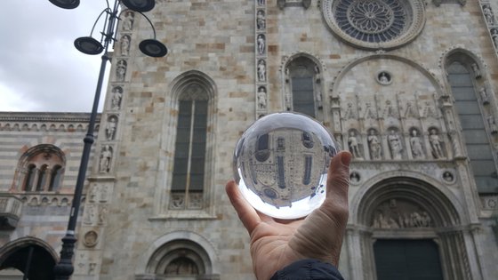 Duomo di Como in una sfera Italy