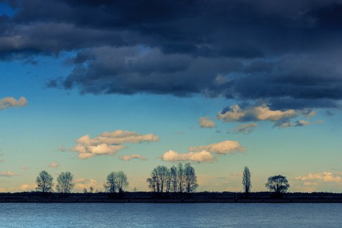 Cloudy flow. by Valerix