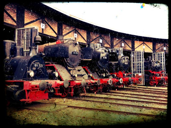 Old steam trains in the depot - print on canvas 60x80x4cm - 08504m2