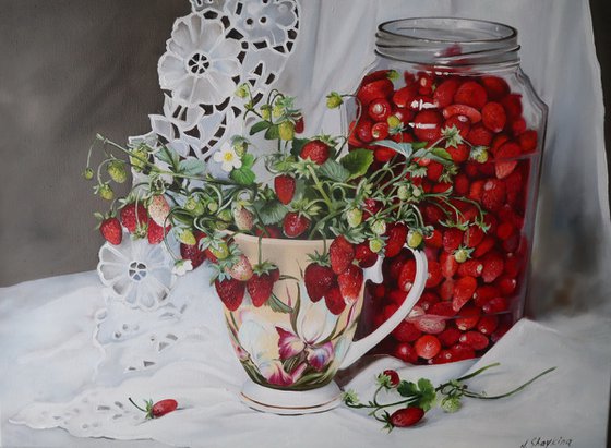 Bouquet of wild strawberries