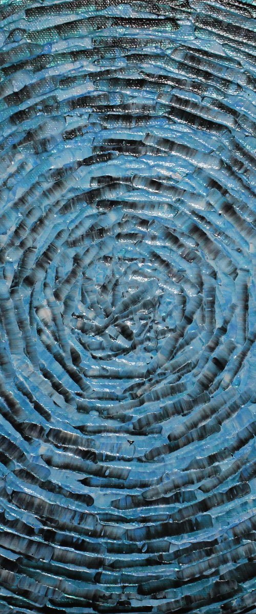 Light blue concentric shine by Jonathan Pradillon