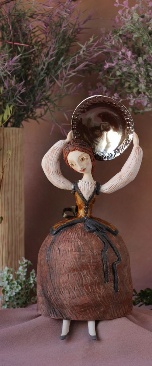 Girl with a shining plate. Wall ceramic sculpture by Elya Yalonetski. by Elya Yalonetski
