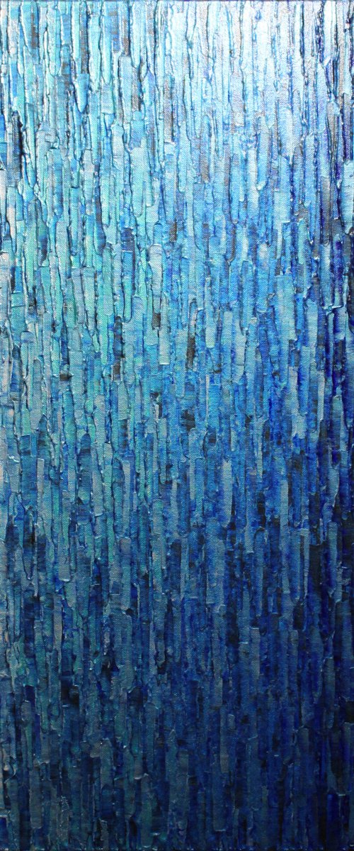 Faded silvery white blue-black iridescent by Jonathan Pradillon