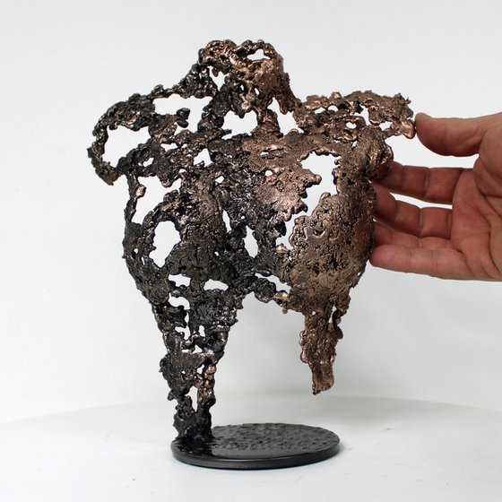 Pavarti Light - Body woman metal artwork - steel, bronze lace