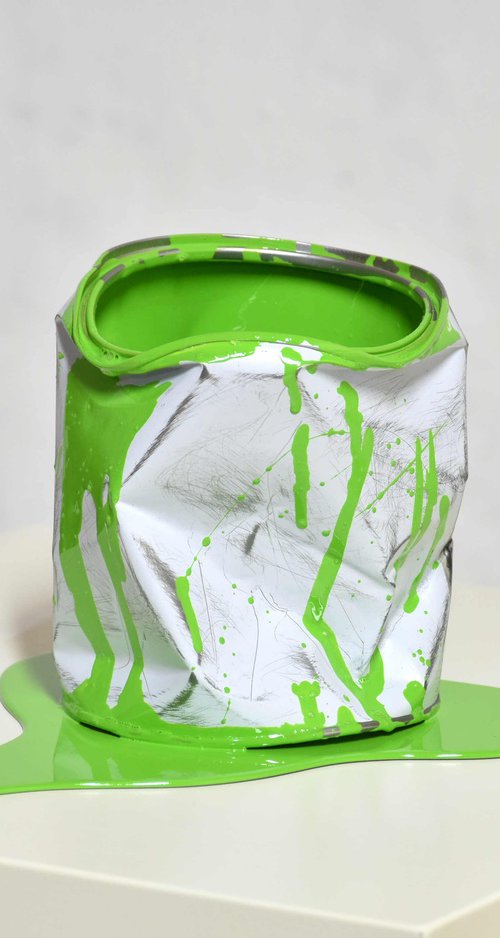 Le vieux pot de peinture vert by Yannick Bouillault