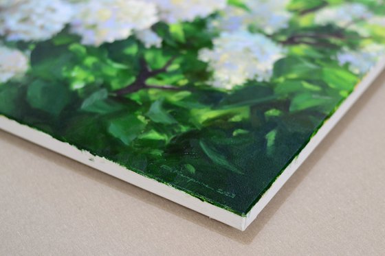 Flickering white lilac