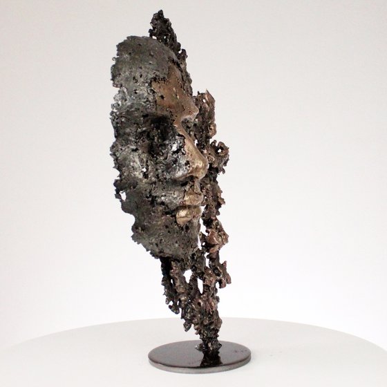 A tear 48-21 - Face sculpture bronze steel