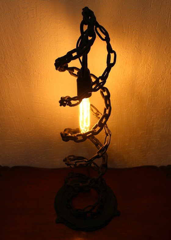 Black chain spiral lamp