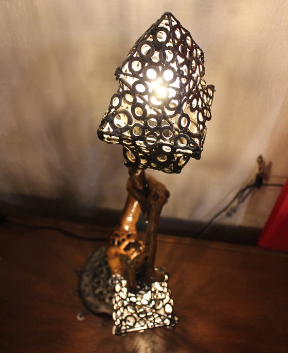 Lamp in vine wood