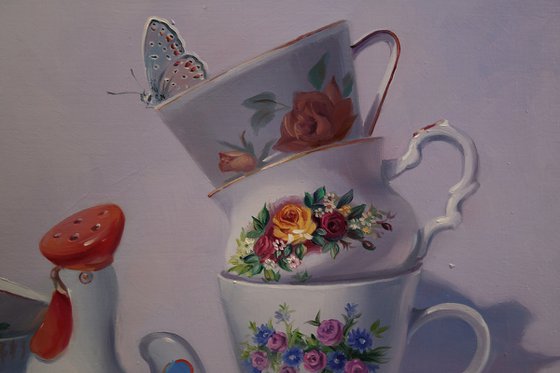 "Still life with a figurine of a rooster"