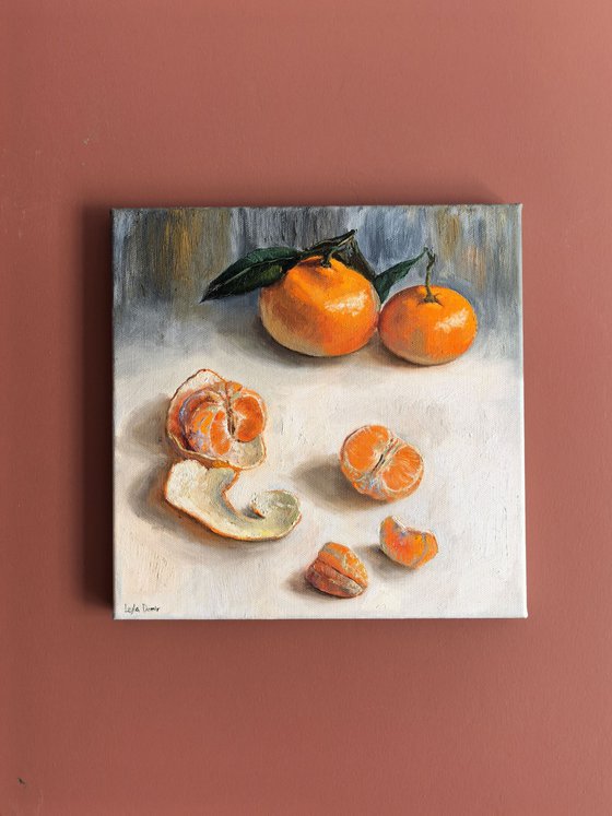 Tangerines in glass bowl