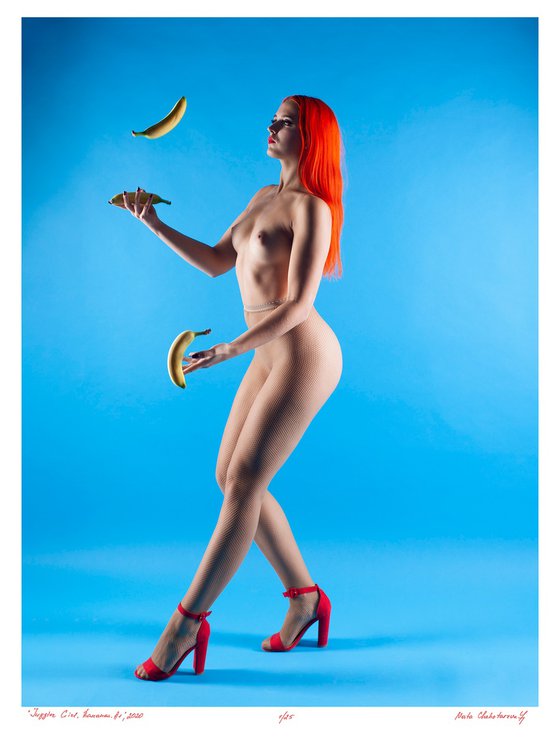 Juggler Girl. Bananas
