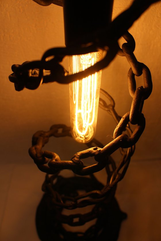 Black chain spiral lamp