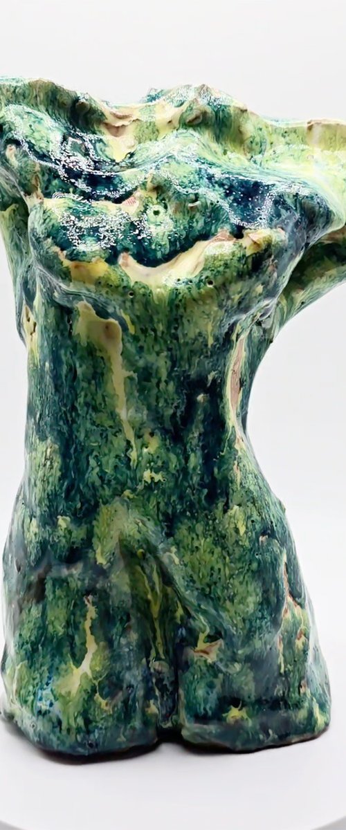 Torso Embracing Nature by Leonardo Glauso