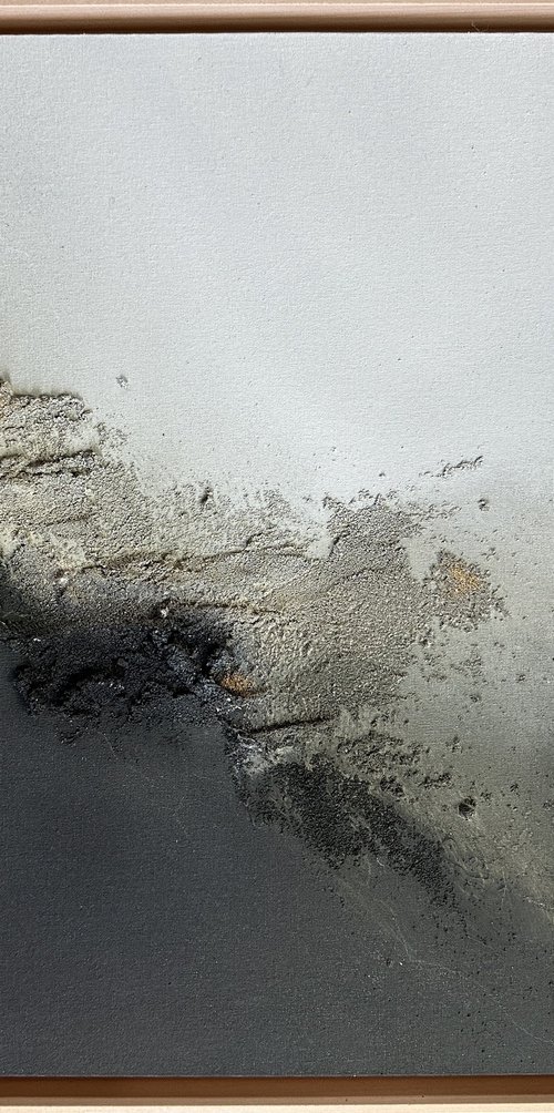 NEM TANTO AO MAR, NEM TANTO À TERRA by Vered Brett