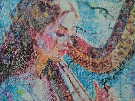 Playing a harp (n.705)