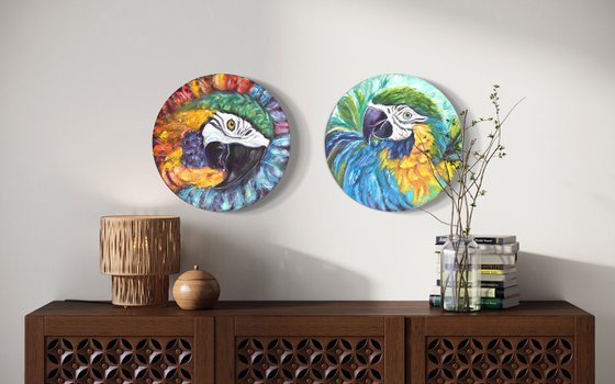 Diptych round parrots