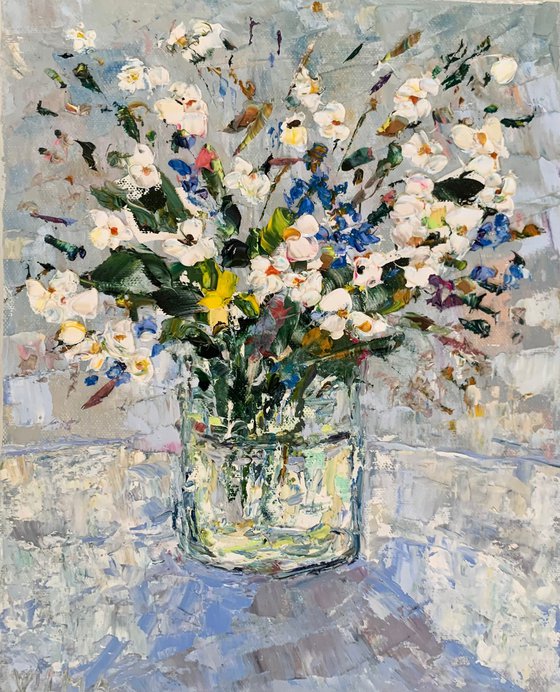 Still life with daisies and cornflowers