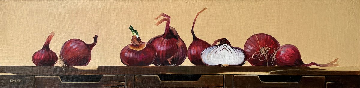 Red onion by Kseniya Berestova