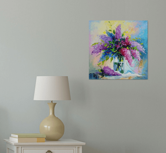 A bouquet of lilacs in a glass