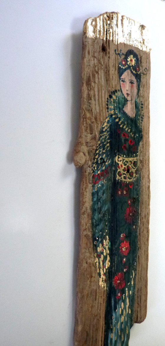 Driftwood painting, geisha with kimono. Kim Satin