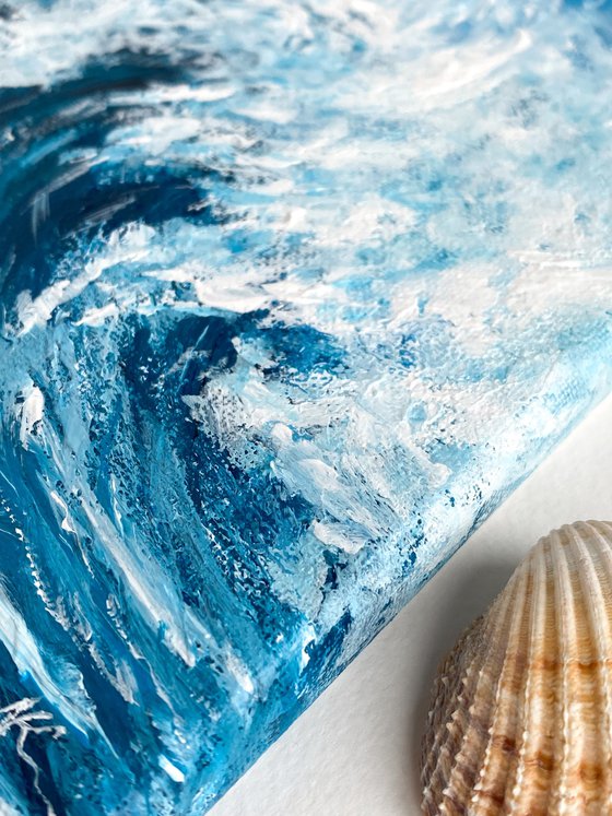 Blue Ocean Coastal Wave