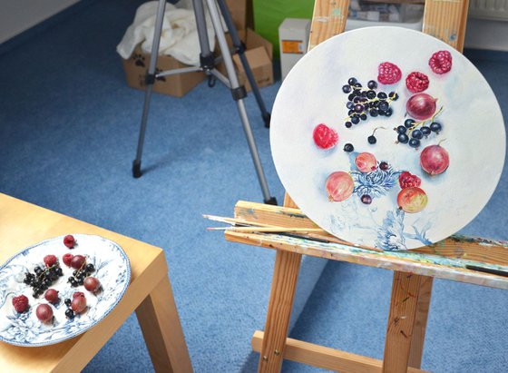 Still life with gooseberry on round canvas