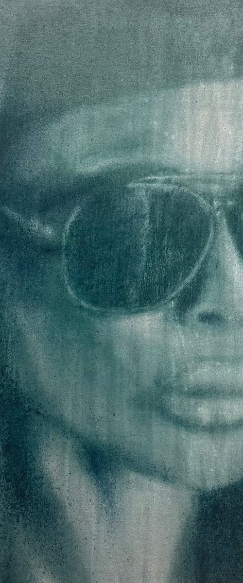 statement artpiece of strong looking fierce beautiful women with sunglasses in dark grey brown blue colors. Oil painted in splatters on canvas by Renske Karlien Hercules