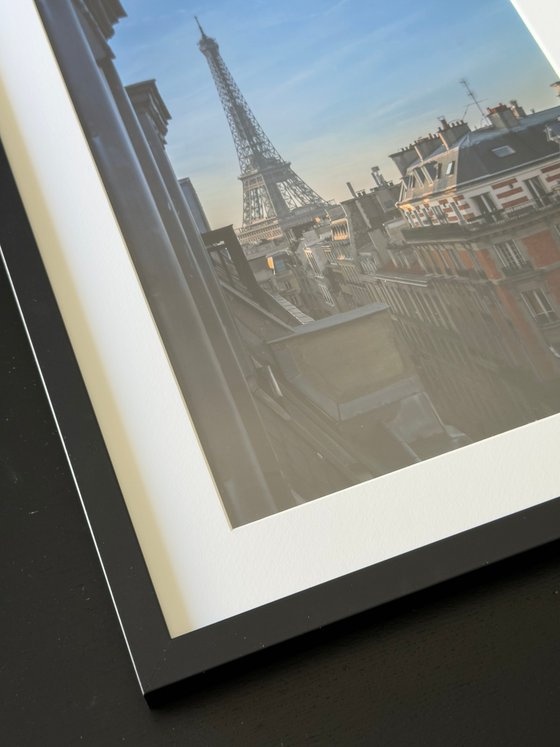 GLIMPSE OF EIFFEL TOWER