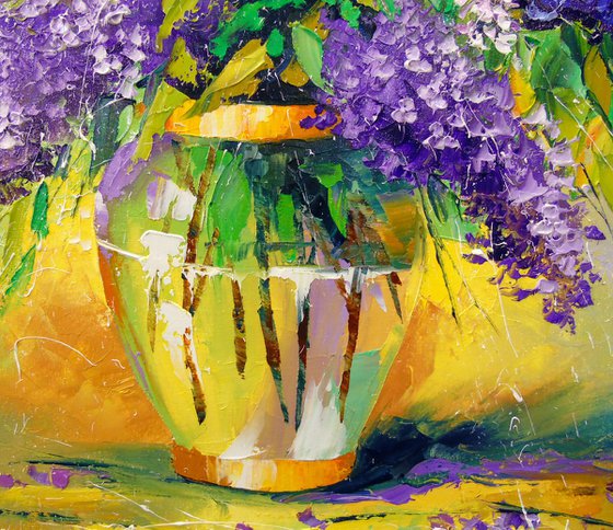 Bouquet of lilac in a vase