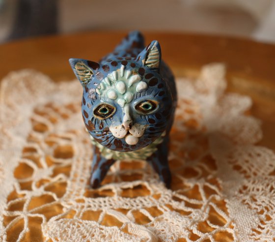 Blue Pussycat. Tiny sculpture by Elya Yalonetski