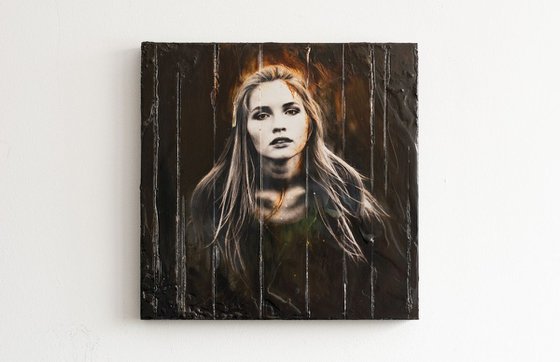 "Breakthrough" (30x30x2,5cm) - Unique portrait artwork on wood (abstract, portrait, original, beeswax, damarresin, oil, acrylic, painting, structures)