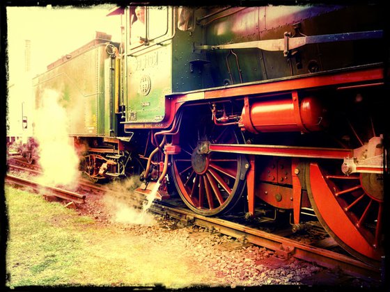 Old steam trains in the depot - print on canvas 60x80x4cm - 08536m1