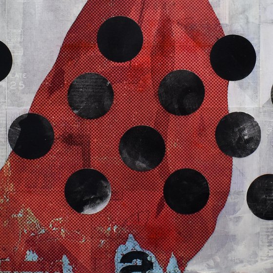 321_Silhouette in red and black