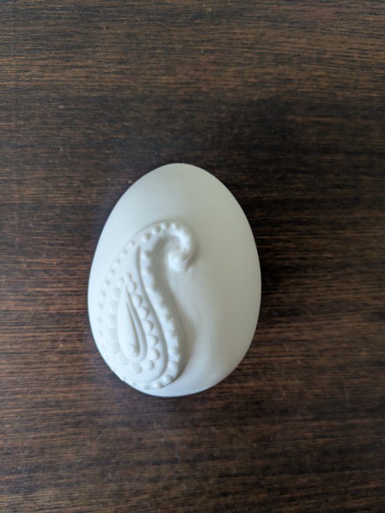 Porcelain egg