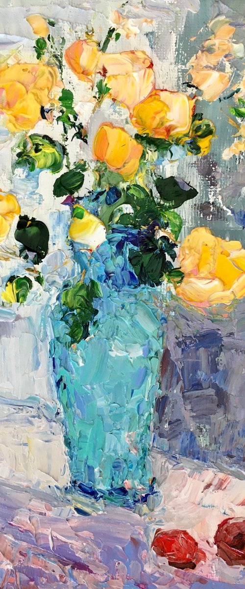 Yellow roses in the vase by Vilma Gataveckienė