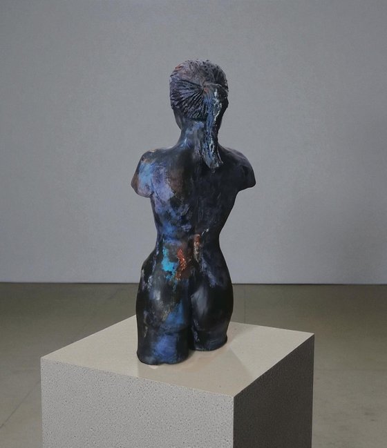 Woman, sculpture made in clay