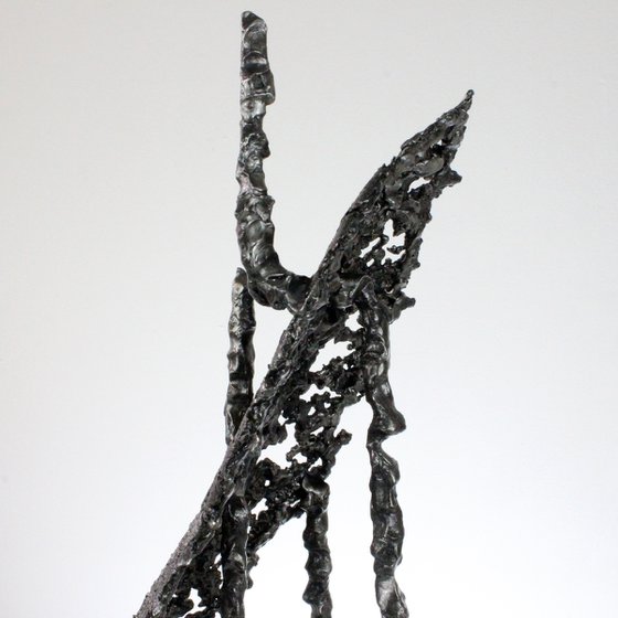 Line of light 83-21 - Abstract sculpture in metal lace