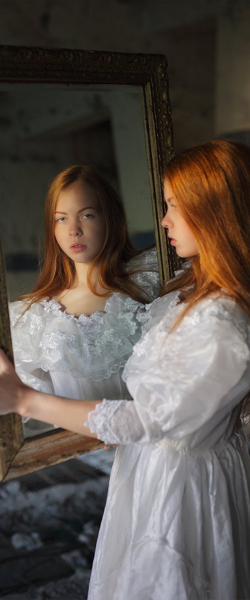 Dreaming 3. Girl with the mirror 2. by Stanislav Vederskyi