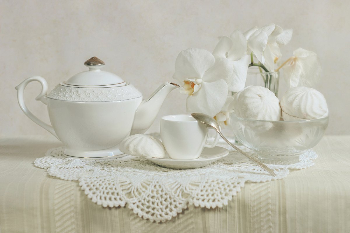 White marshmallows with tea by Julia Gogol