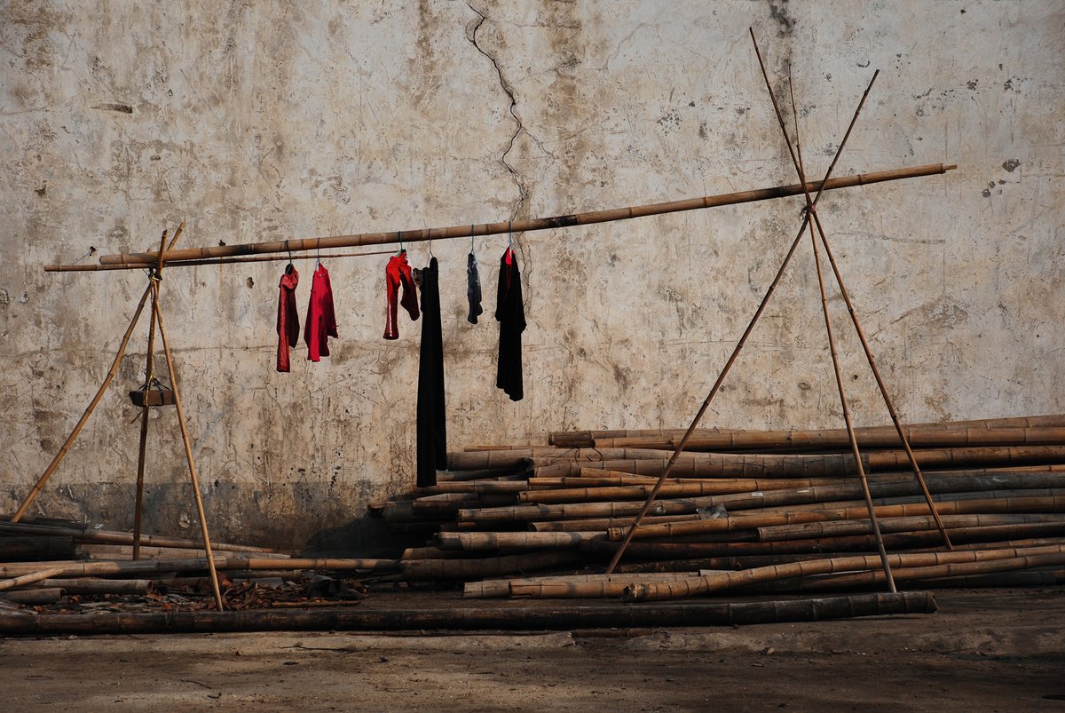 Yangtze River Laundry by Jacek Falmur