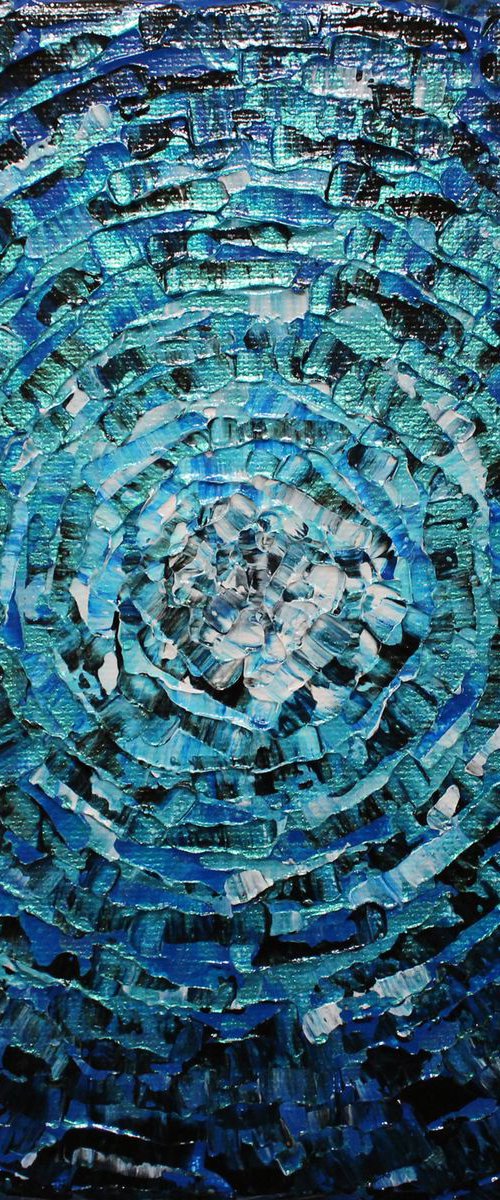 Small shine of iridescent blue glow by Jonathan Pradillon