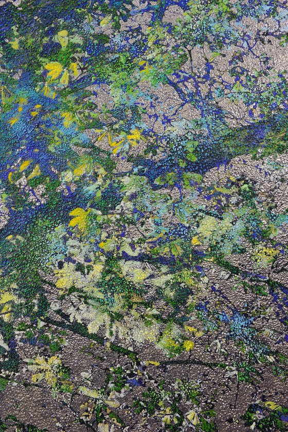 Yellow, green, blue & silver Chestnut.