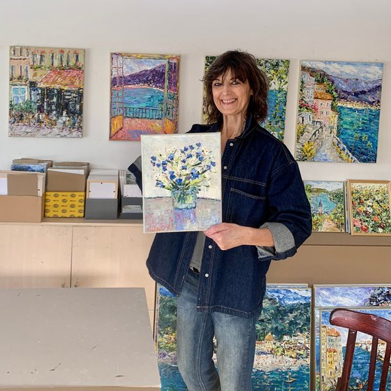 Bouquet of daisies and cornflowers