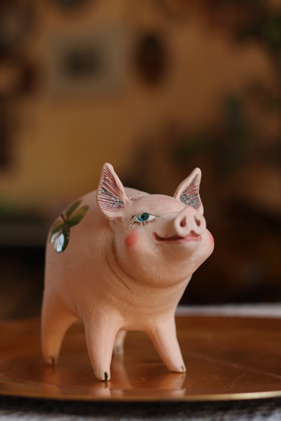 Pig with a lucky clover. by Elya Yalonetski