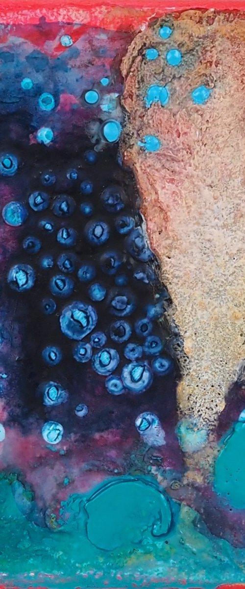 Living wall nr.9 - abstract with structure by Sara Rodighiero